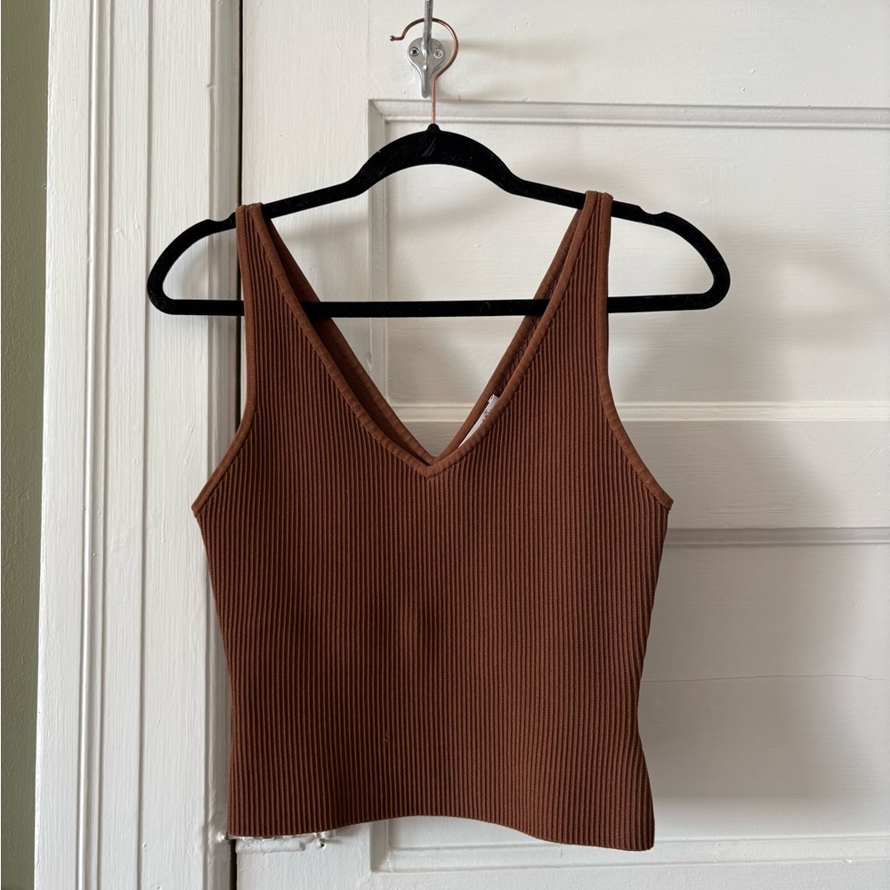 Aritzia Babaton Brown Ribbed Sculpt Knit V-Neck Top